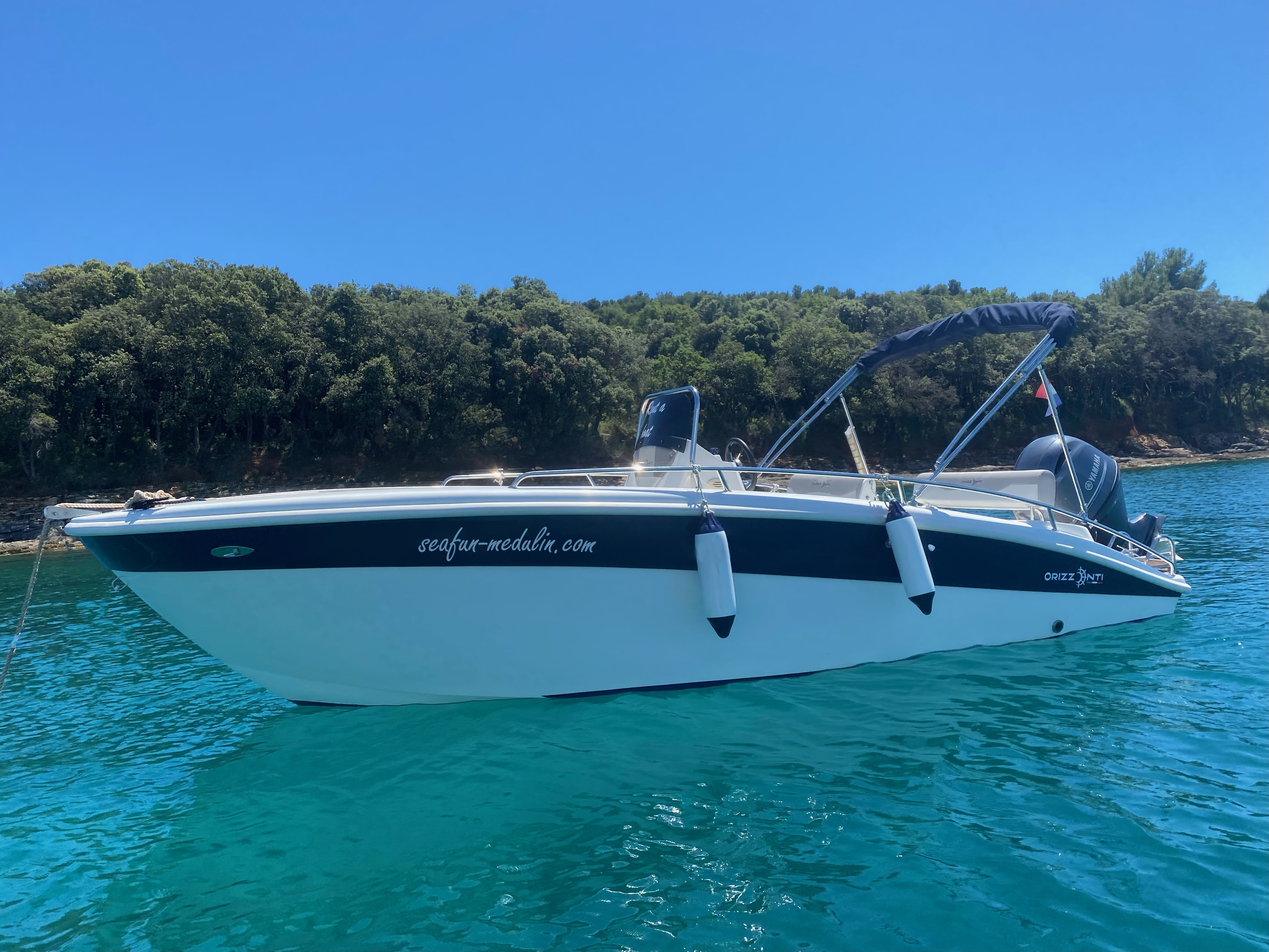 Rent a speedboat medulin