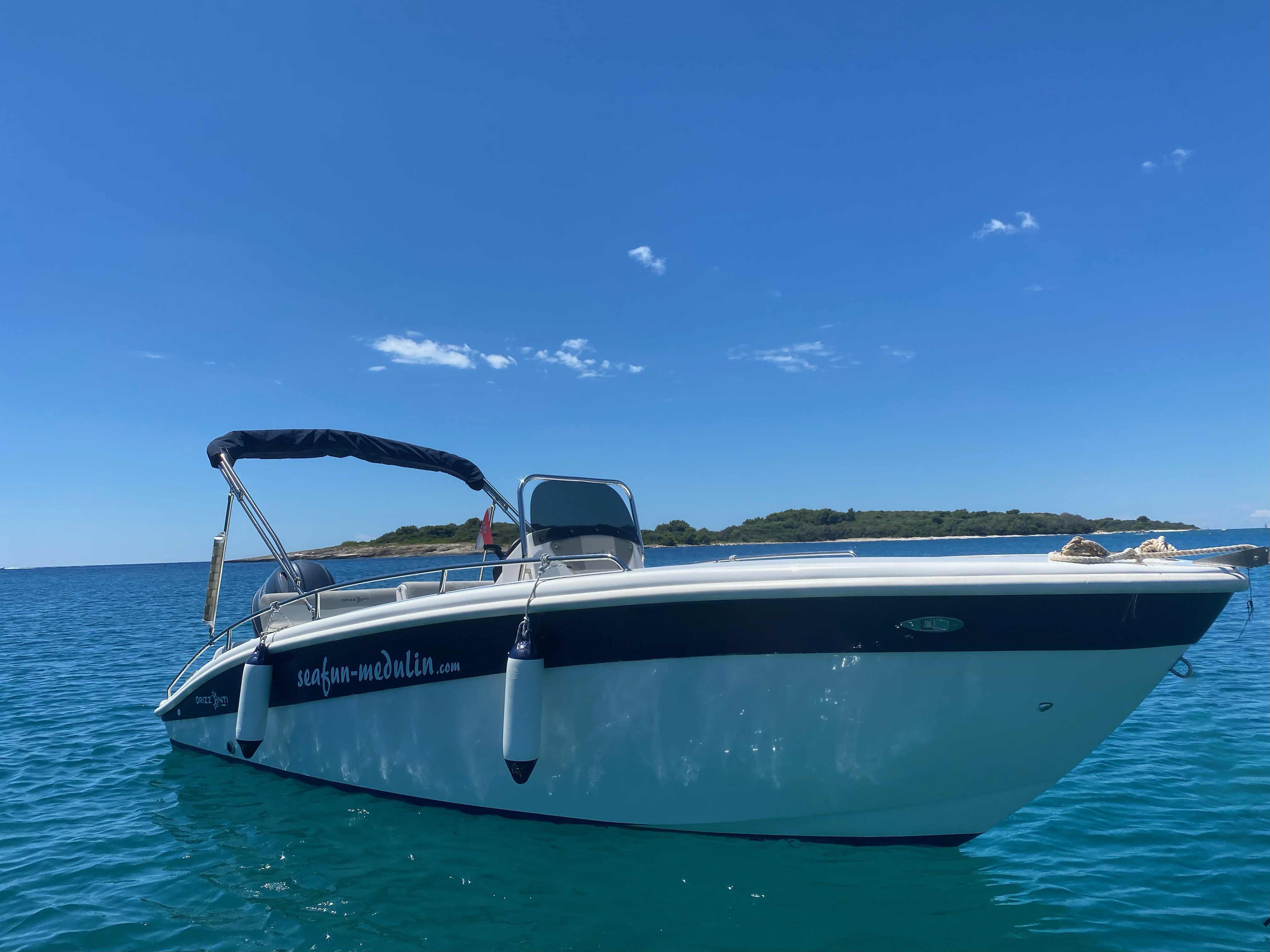 Rent a speedboat medulin